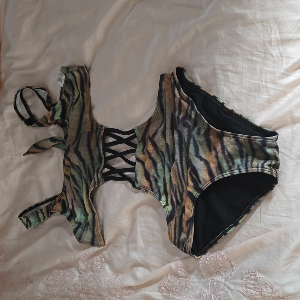 Bathing suit - Picture 4 of 4